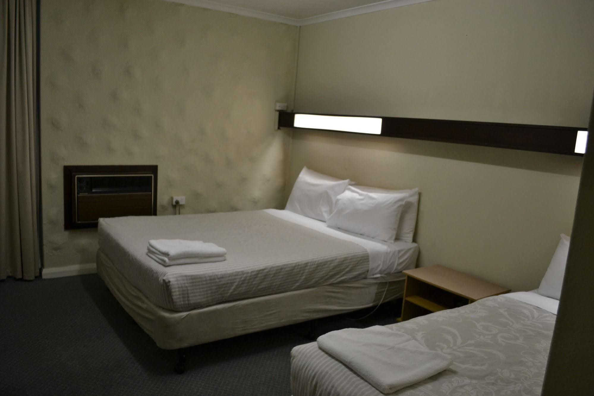 โคริโอ เบย์ โมเทล Motel ภายนอก รูปภาพ